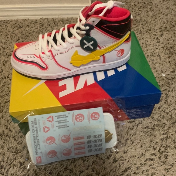 Nike sb dunk gundam size